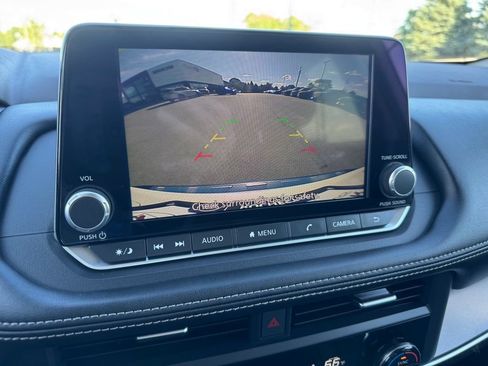 Used 2023 Nissan Rogue SV AWD/4WD image 4