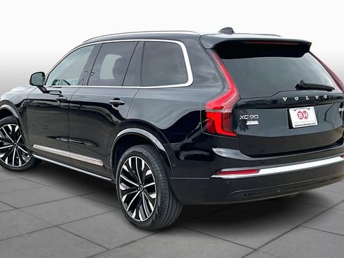 Used 2025 Volvo XC90 B6 Plus image 11