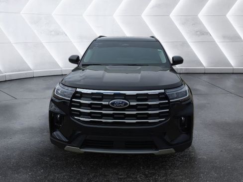 Used 2025 Ford Explorer Active w/ Active Comfort Package image 2