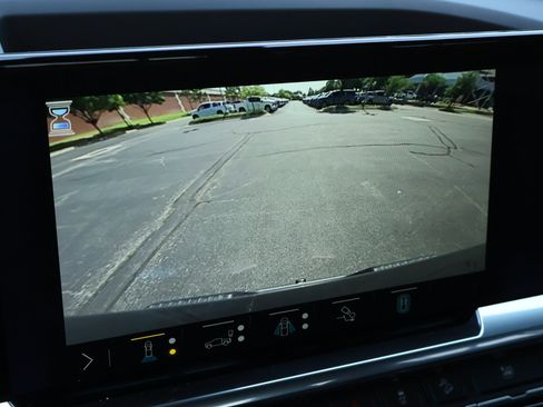 Used 2022 Chevrolet Silverado 1500 LTZ AWD/4WD image 6