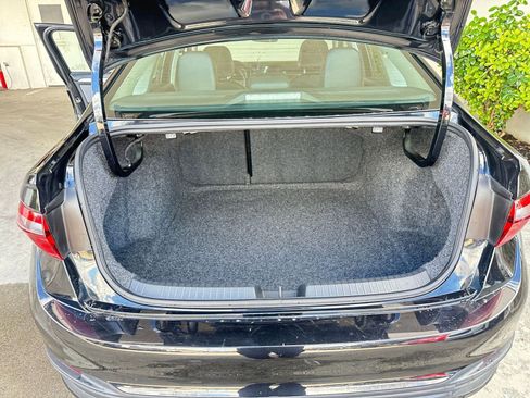 Used 2025 Volkswagen Jetta SE image 31