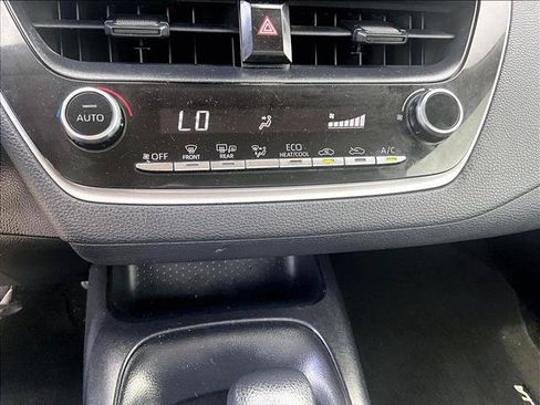 Used 2020 Toyota Corolla LE FWD image 24