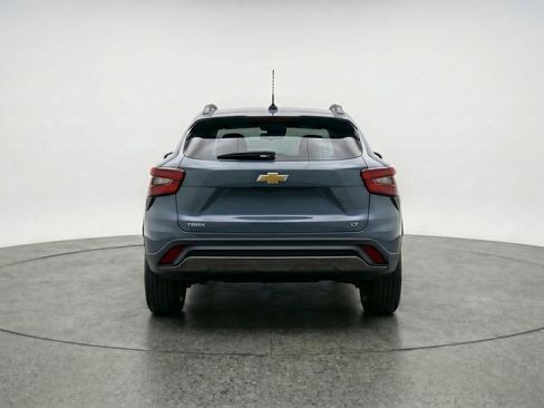 Used 2025 Chevrolet Trax LT FWD image 6