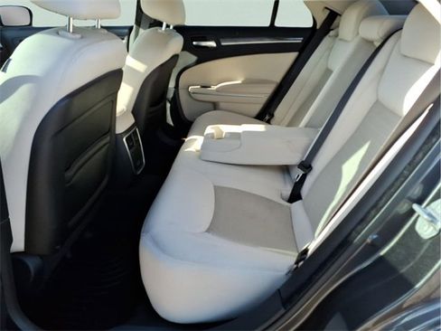Used 2019 Chrysler 300 Touring w/ Driver Convenience Group image 21