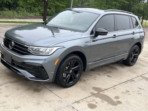 Certified 2023 Volkswagen Tiguan SE R-Line FWD image 5