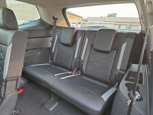 Used 2025 Volkswagen Atlas Peak Edition SE AWD/4WD image 30