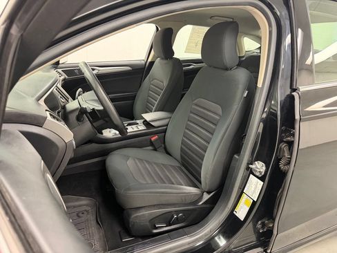 Used 2018 Ford Fusion SE w/ Fusion SE Technology Package FWD image 18