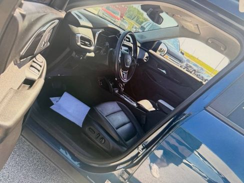 Used 2021 Chevrolet TrailBlazer LT w/ Premium Seating Package FWD image 3