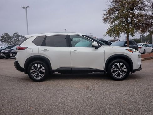 Used 2022 Nissan Rogue SV w/ SV Premium Package image 4