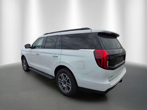 Used 2025 Ford Expedition Active AWD/4WD image 6