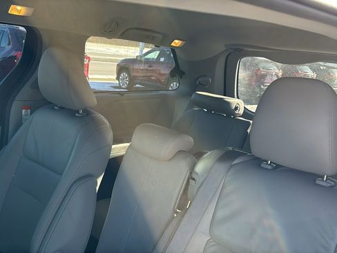 Used 2015 Toyota Sienna XLE w/ XLE Navigation Package image 17