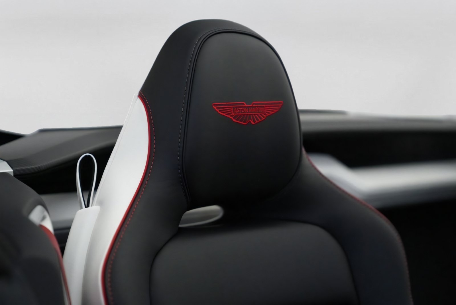 New 2026 Aston Martin Vanquish Convertible RWD image 35