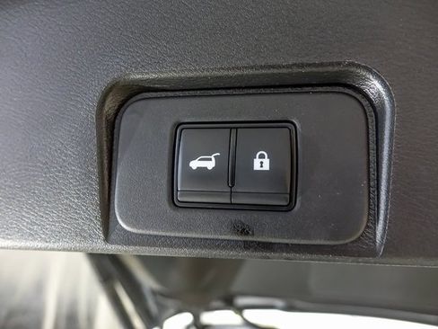 Used 2024 Nissan Rogue SV image 25