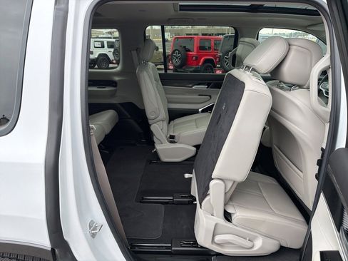 Used 2022 Jeep Wagoneer Series III w/ Premium Group I image 21