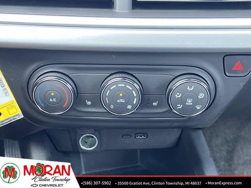 Used 2025 Chevrolet Trax RS FWD image 23