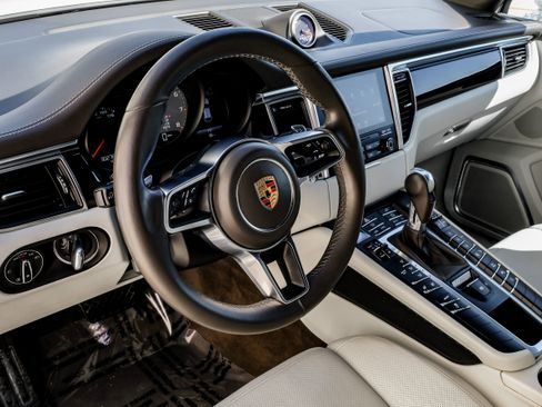 Used 2017 Porsche Macan S image 13