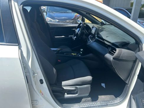 Used 2018 Toyota C-HR XLE FWD image 4
