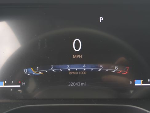 Used 2023 Jeep Grand Cherokee Laredo AWD/4WD image 16