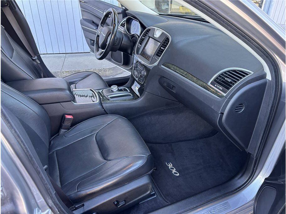 Used 2016 Chrysler 300 C RWD image 18