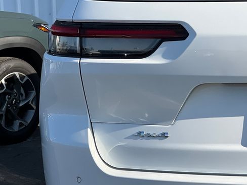 Used 2023 Jeep Grand Cherokee L Laredo image 24