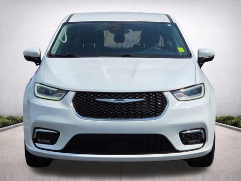 Used 2023 Chrysler Pacifica Touring-L AWD/4WD image 3