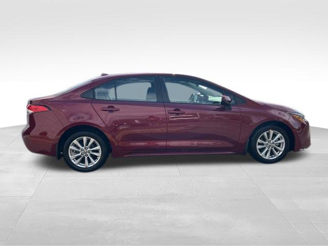Used 2024 Toyota Corolla LE w/ LE Convenience Package FWD image 6