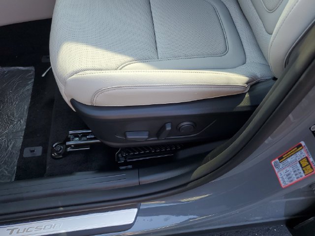 New 2026 Hyundai Tucson Limited FWD image 17