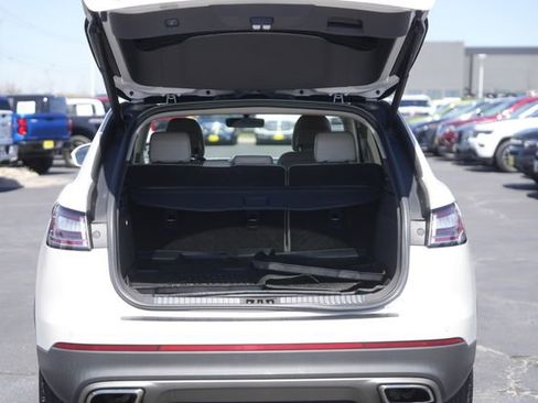 Used 2019 Lincoln Nautilus Select image 30