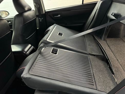 Used 2016 Toyota Camry LE image 27