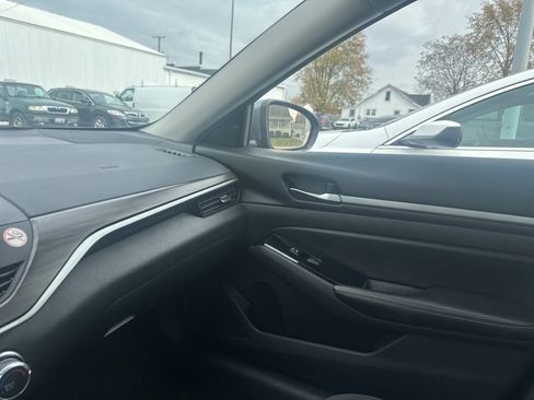Used 2023 Nissan Altima 2.5 SV image 14