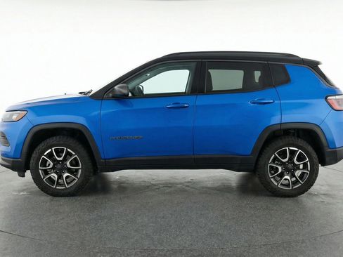 Used 2025 Jeep Compass Trailhawk AWD/4WD image 5