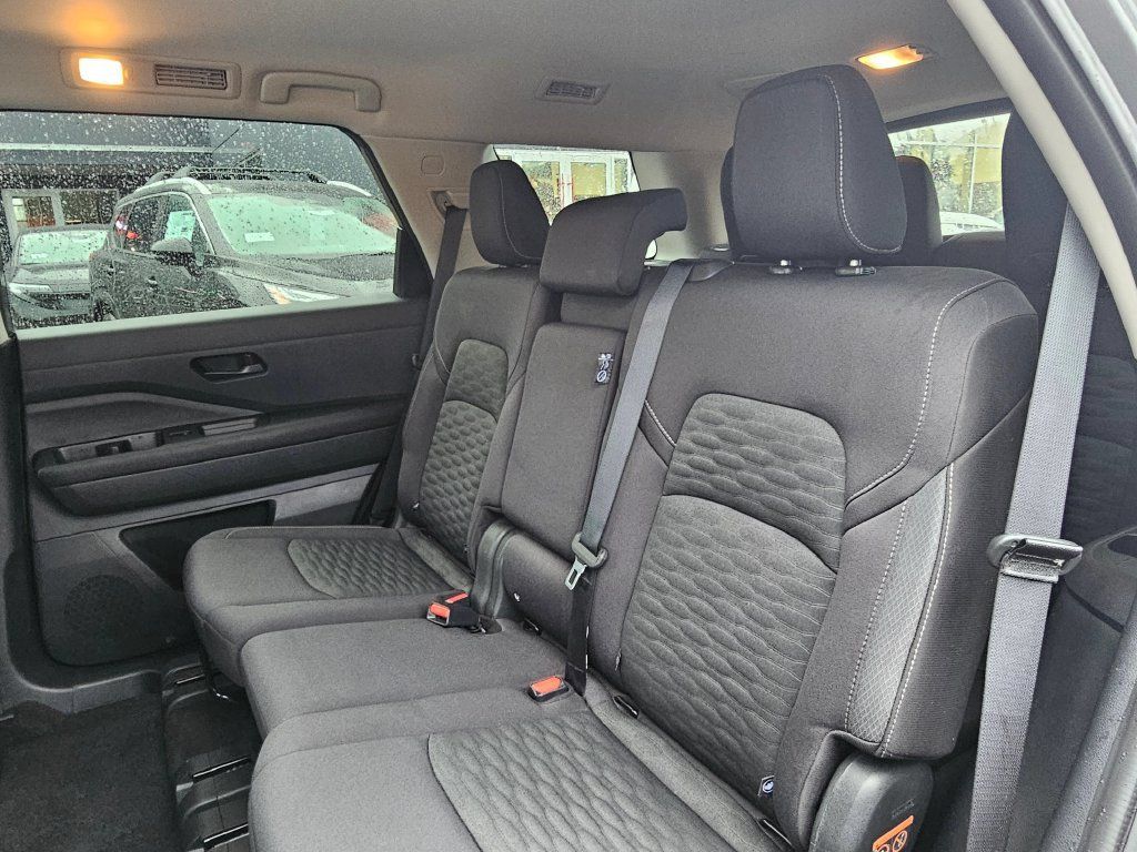 Used 2025 Nissan Pathfinder SV AWD/4WD image 14