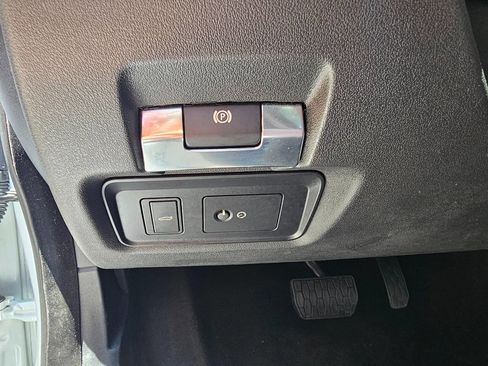 Used 2020 Jaguar XE S image 15