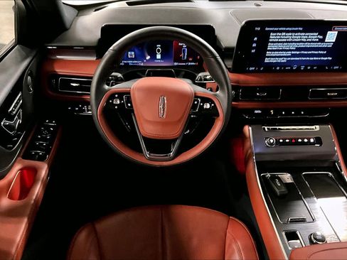 Used 2025 Lincoln Aviator Reserve w/ Jet Appearance Package image 6