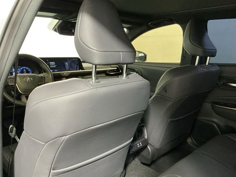 Used 2023 Toyota Crown Platinum image 32