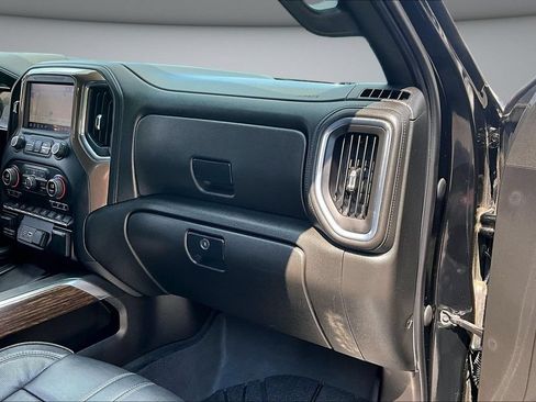 Used 2022 Chevrolet Silverado 1500 High Country w/ Technology Package AWD/4WD image 27