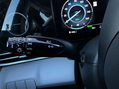 Used 2025 Hyundai Elantra Limited image 39