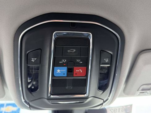 Used 2023 Jeep Grand Cherokee Limited AWD/4WD image 31