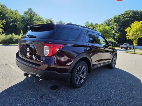 Used 2022 Ford Explorer XLT w/ Equipment Group 202A AWD/4WD image 3