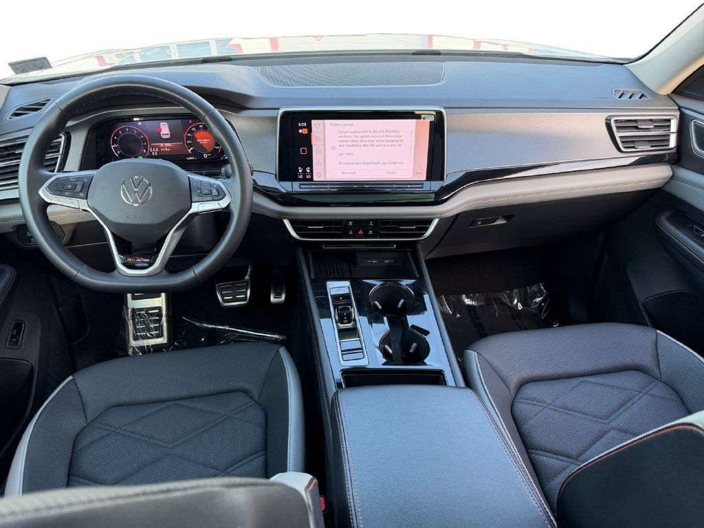 Used 2025 Volkswagen Atlas Peak Edition SE AWD/4WD image 13