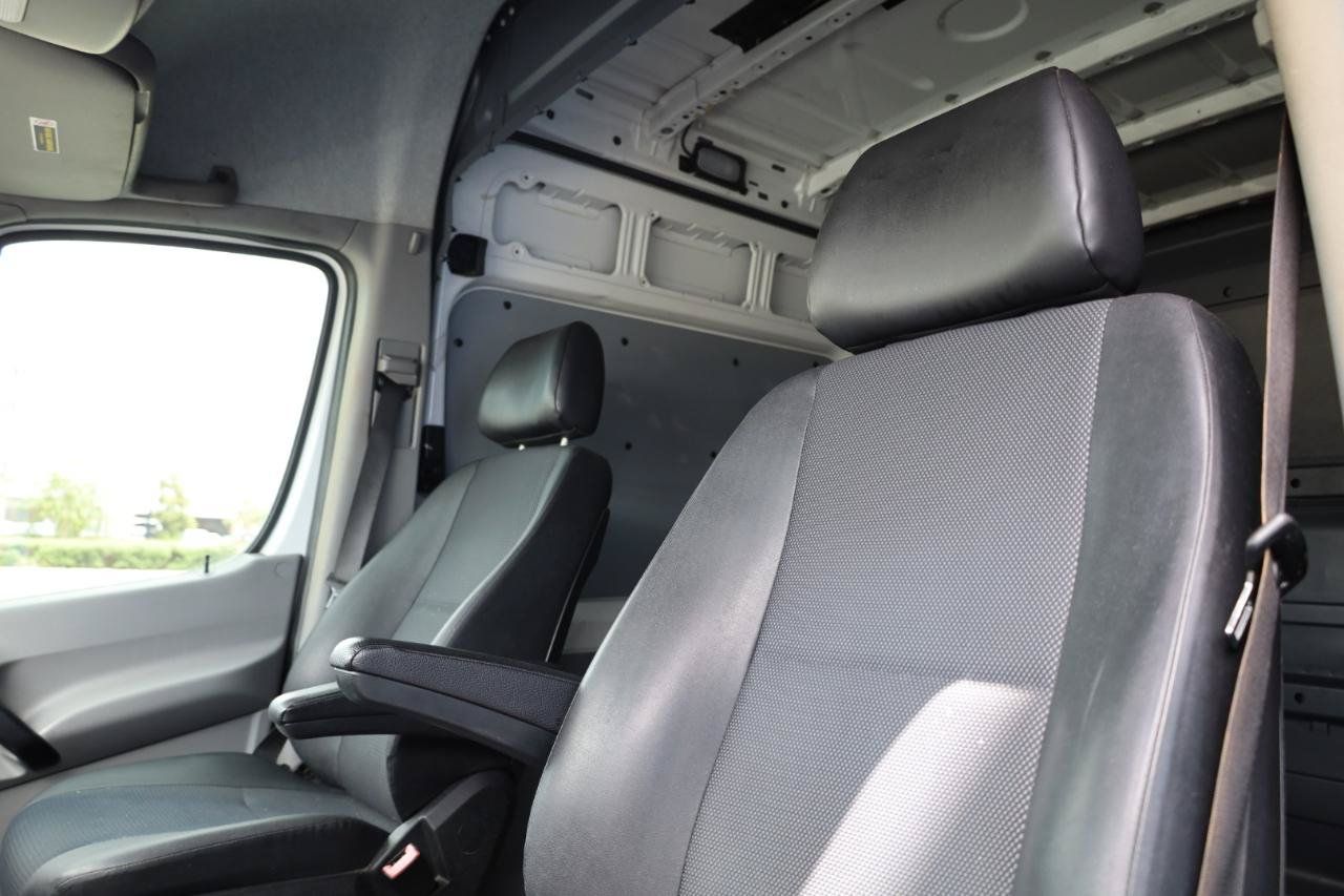 Used 2017 Mercedes-Benz Sprinter 2500 image 6