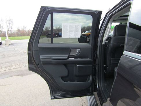 Used 2025 Ford Expedition Platinum AWD/4WD image 46