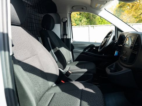Used 2023 Mercedes-Benz Metris image 16