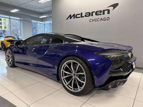 Used 2023 McLaren Artura image 2
