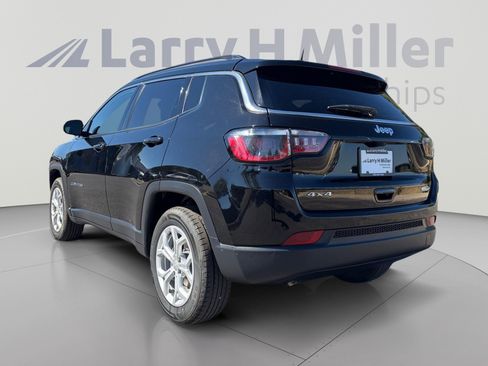 Used 2024 Jeep Compass Latitude AWD/4WD image 3