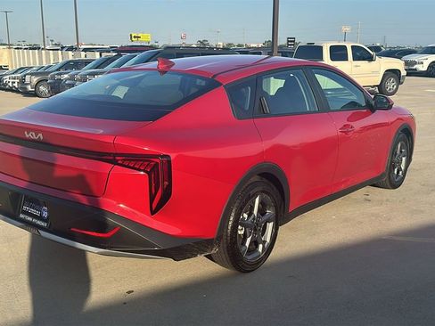 Used 2025 Kia K4 LXS image 11