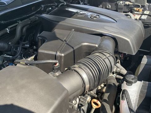 Used 2019 Toyota Tacoma TRD Sport AWD/4WD image 16
