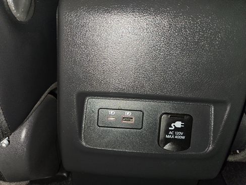 Used 2024 Nissan Frontier SL image 7