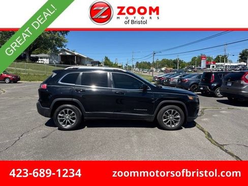 Used 2019 Jeep Cherokee Latitude Plus w/ Cold Weather Group FWD image 1