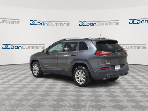 Used 2016 Jeep Cherokee Latitude w/ Cold Weather Group AWD/4WD image 6